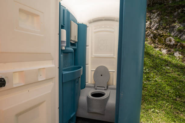 Portable Toilet Options We Offer in Bay Pines, FL